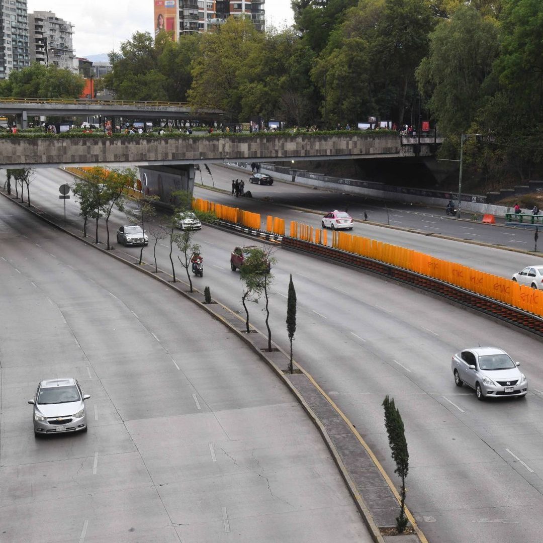 Hundimientos ponen en riesgo a automovilistas en Circuito Interior.